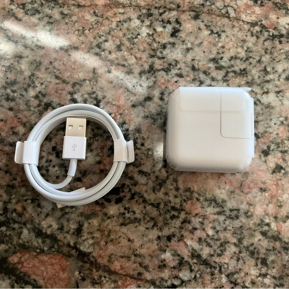 Apple iPad Mini Lightning to USB Cable & Lightning Power Adapter